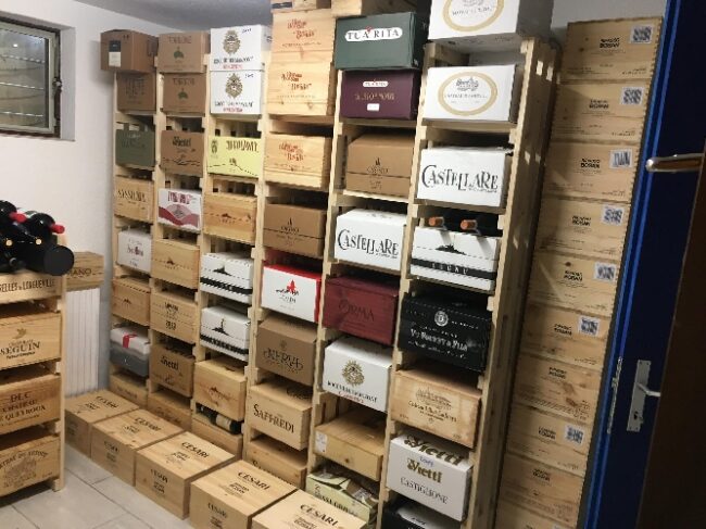 Weingestell aus Holz